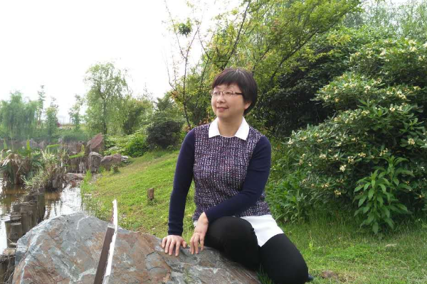 教授：张征宇