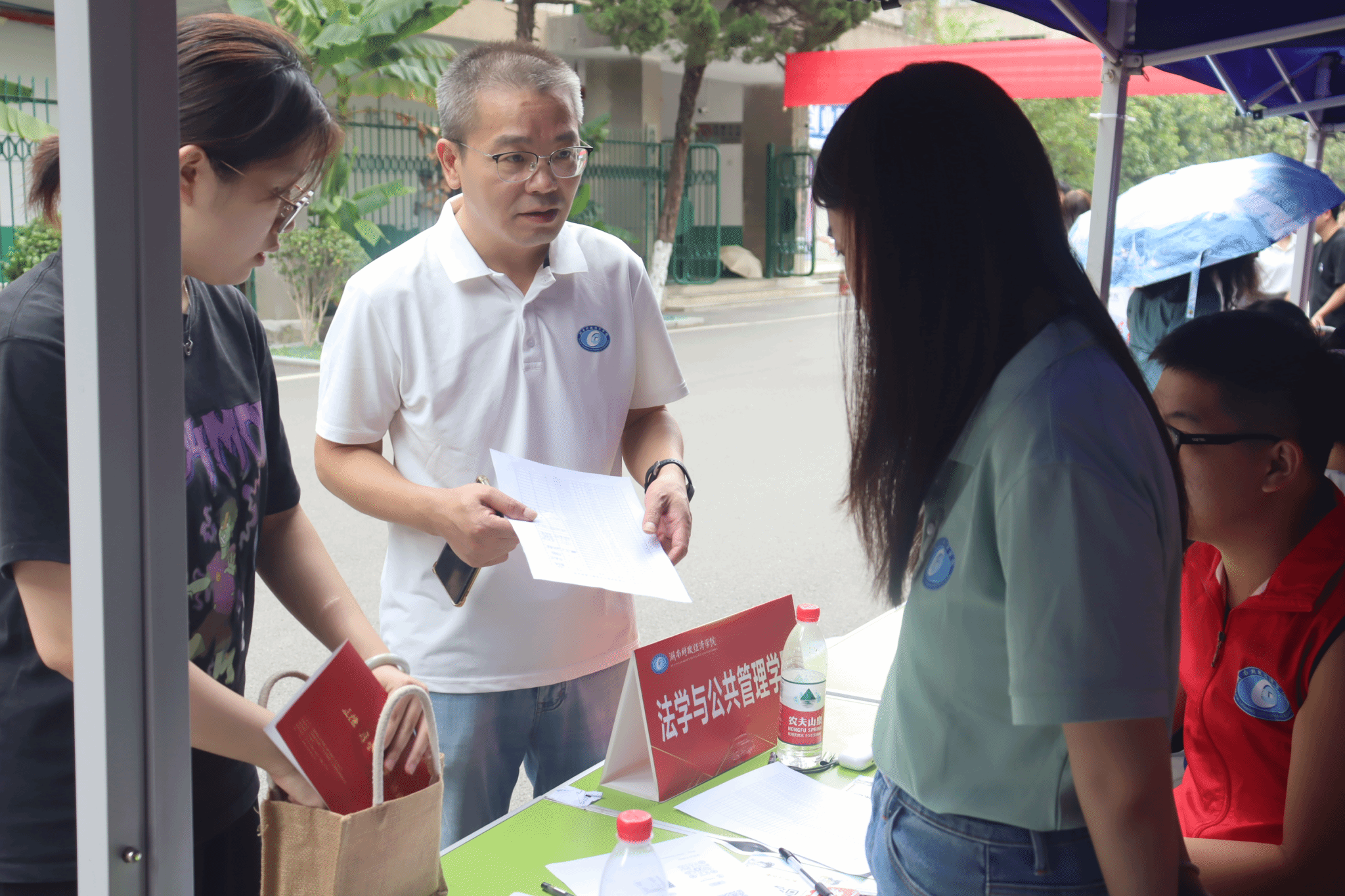 beat365中文唯一官网法学与公共管理学院2025级专升本新生报到工作顺利完成