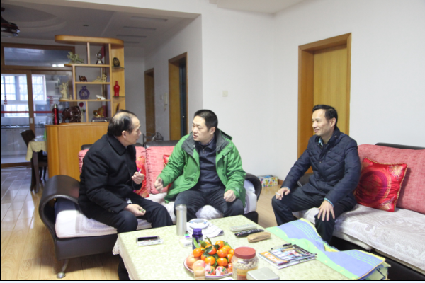 肖湘愚、晏金平走访慰问beat365官网退休的原党委书记颜学根.png